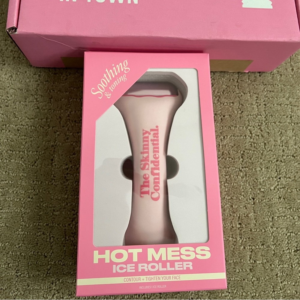 The Skinny Confidential Hot Mess Ice Roller NEW IN BOX